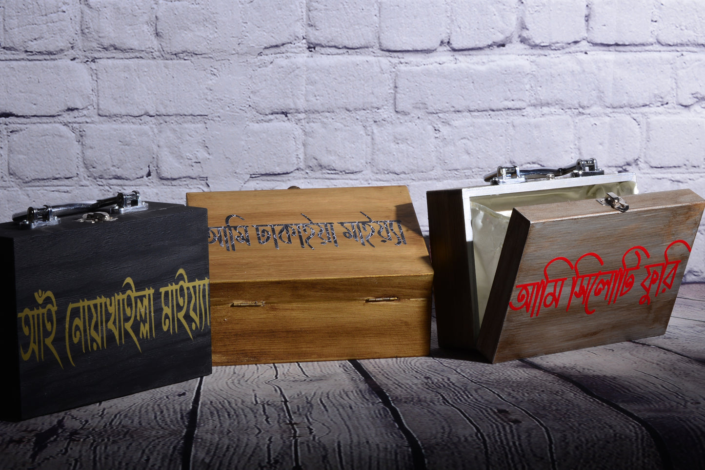 Ami Dhakaiya Maiya Box Handbag