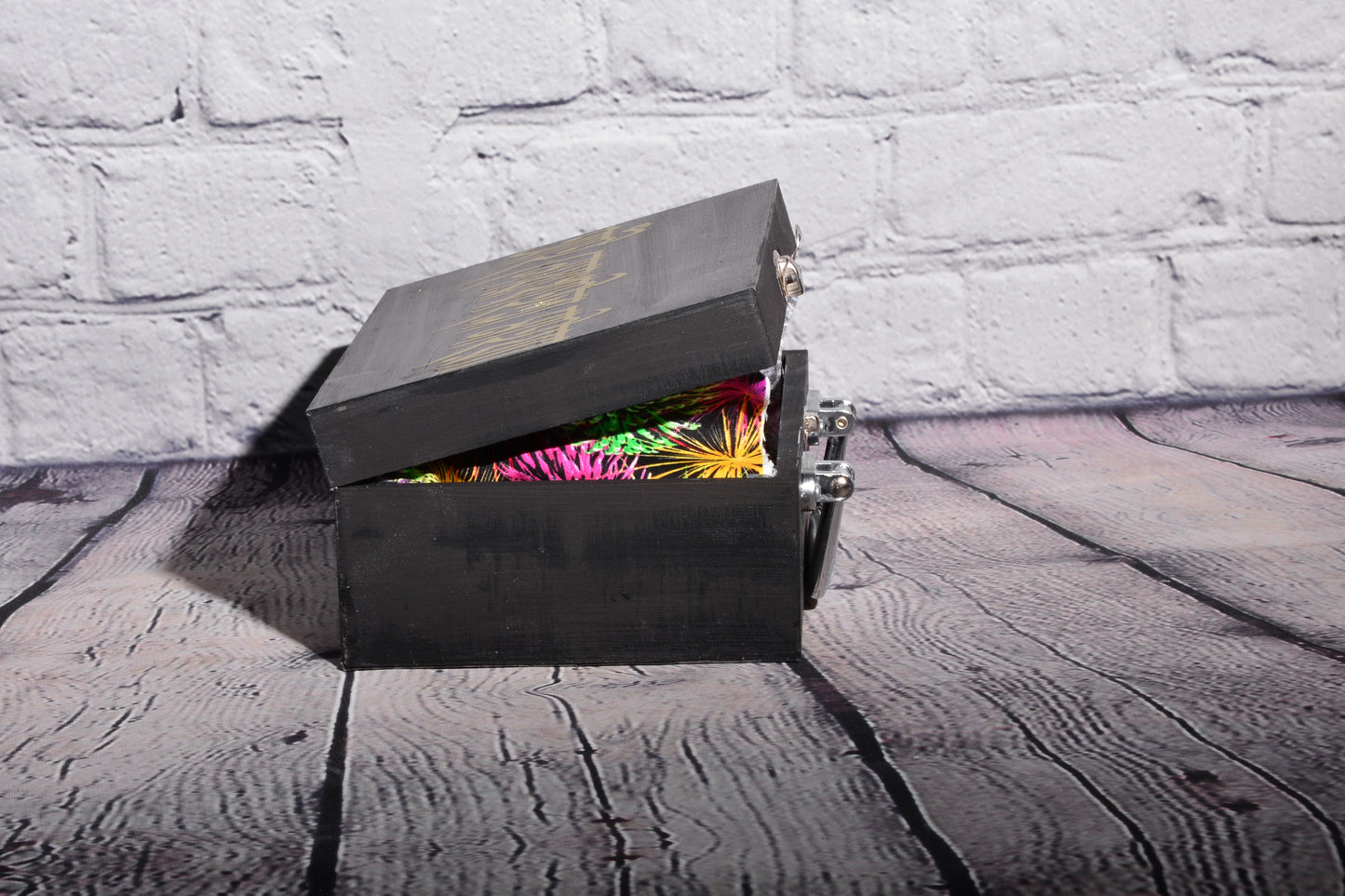 Ami Dhakaiya Maiya Box Handbag