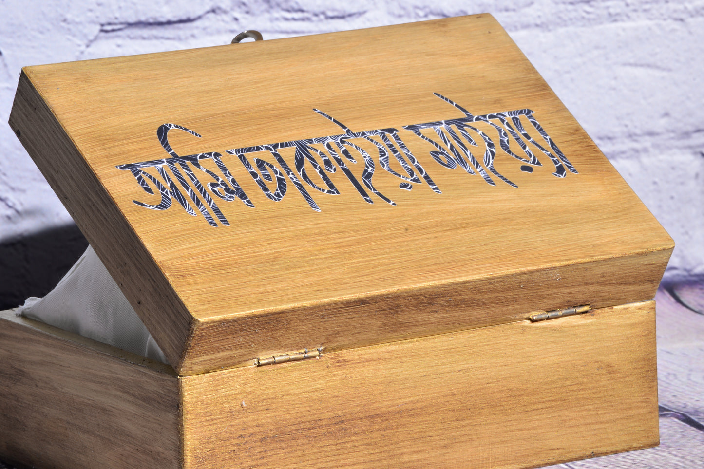 Ami Dhakaiya Maiya Box Handbag