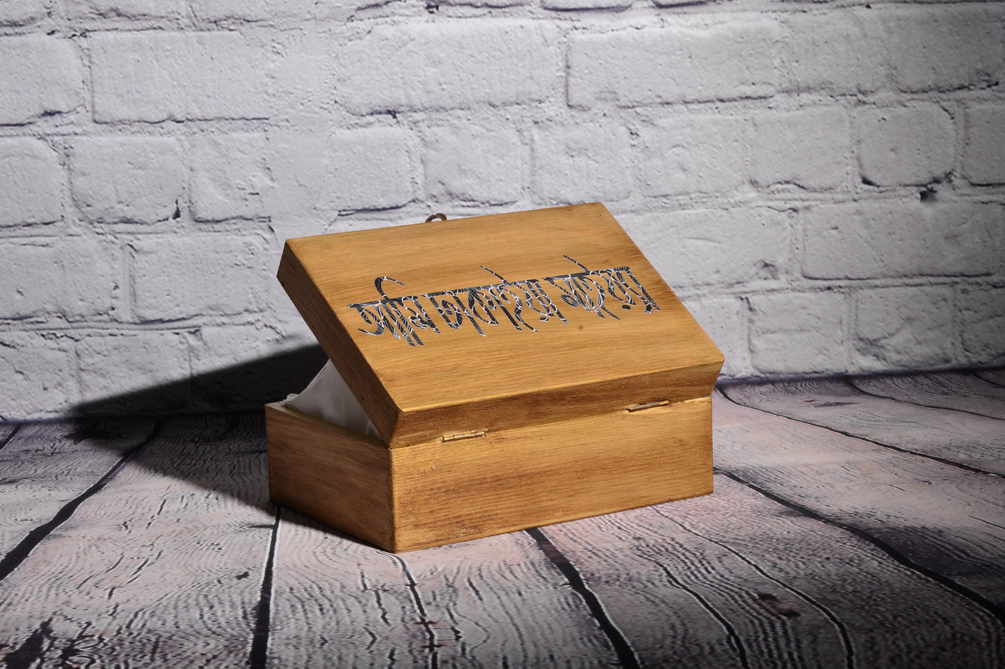 Ami Dhakaiya Maiya Box Handbag